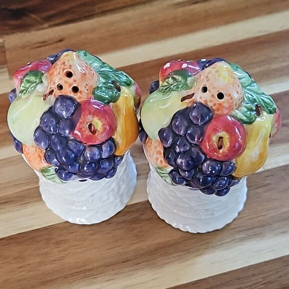 Salt and Pepper Shakers Fruit Themed Vintage Kitchen Accessories - Picture 1 of 5